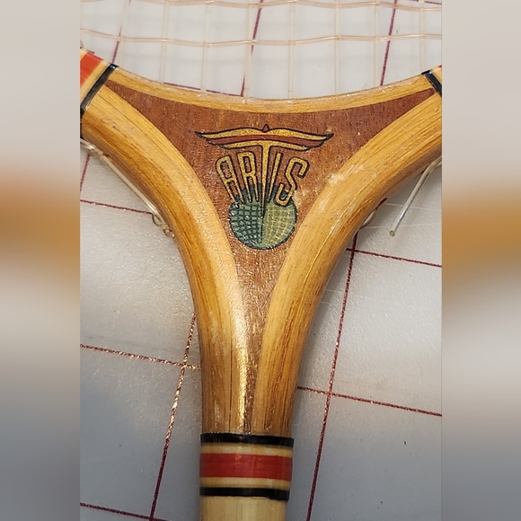 2 Vintage Artis Gold Lion Badmitton Rackets - Picture 3 of 4